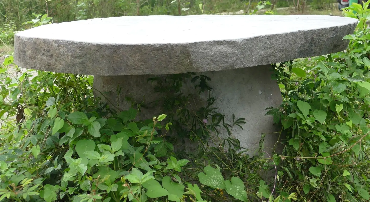  Product image 5 of the product “Natural stone table about 160x105x70 made from riverstone. ”